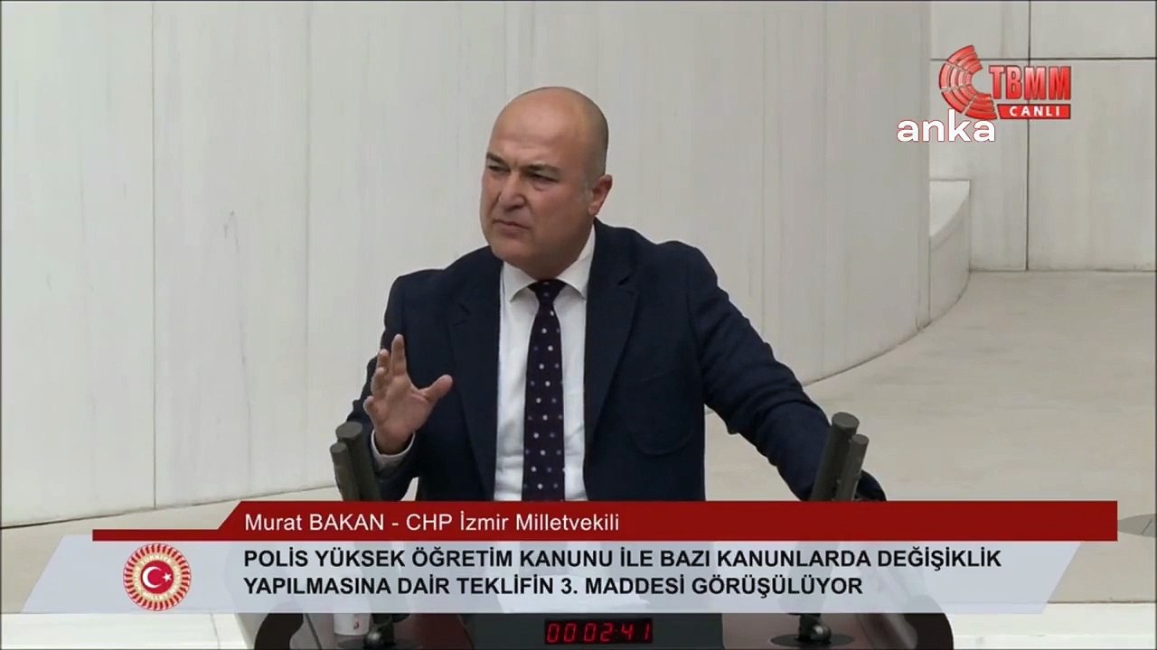 CHP'li Murat Bakan: Soylu’nun bir yakınının bir yılı aşkın süredir Baltalimanı Polisevi'nde kalmasını sosyal medyada eleştiren bir polis memuru bir hafta gözaltında tutulduktan sonra açığa alındı