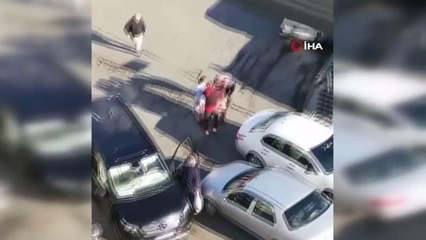 Bir garip yol verme kavgası: Güreşir gibi kavga ettiler