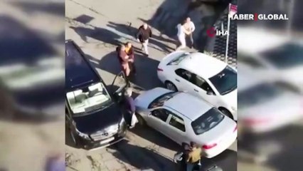 İstanbul’da bir garip yol verme kavgası: Güreşir gibi kavga ettiler