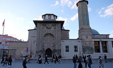 SELÇUKLU'NUN SİMGELERİNDEN İNCE MİNARELİ MEDRESE'YE 'RESTORASYON' KARARI