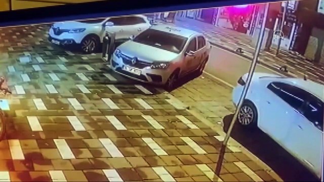 Deprem esnasında panikledi: Oturduğu evin camından atladı