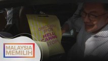 Anwar beri popcorn kepada media, berseloroh 'Saya hendak tengok wayang'