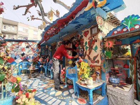 ENGELLİ ANNESİ İÇİN EVİNİ ÖNCE ÇİÇEK BAHÇESİNE, SONRA FOTOĞRAF STÜDYOSUNA ÇEVİRDİ