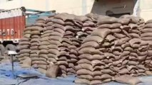 पीलीभीत: 10 टायर ट्रकों से ढोया जा रहा एफसीआई का 18 कुंतल चावल, मिलीभगत से चल रहा खेल