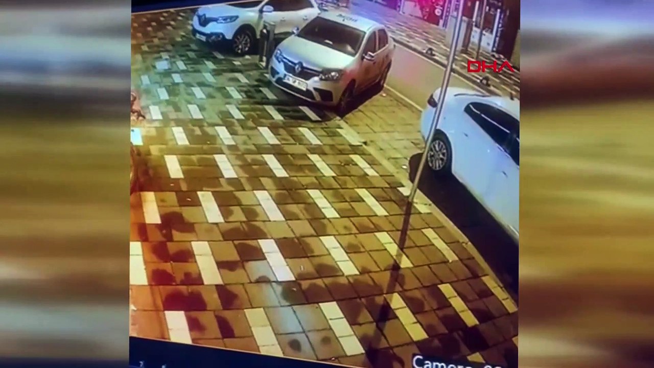 Düzce depreminde bir vatandaşın 3. kattan atlam...