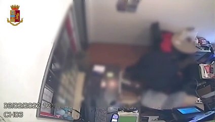 Milano, rapine seriali alle sale slot: arrestato 'il ludopatico'