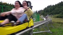 Sensasi Mendebarkan Kereta Luncur Gunung Sepanjang 182 meter di Cina