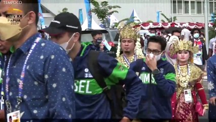 Video herunterladen: Parade Busana Daerah Warnai Kemeriahan Pembukaan PON XX Papua 2021