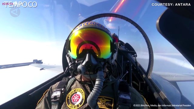 Disaksikan Presiden, Atraksi Pesawat Tempur Sukhoi dan Helikopter Super Puma di HUT TNI ke-76