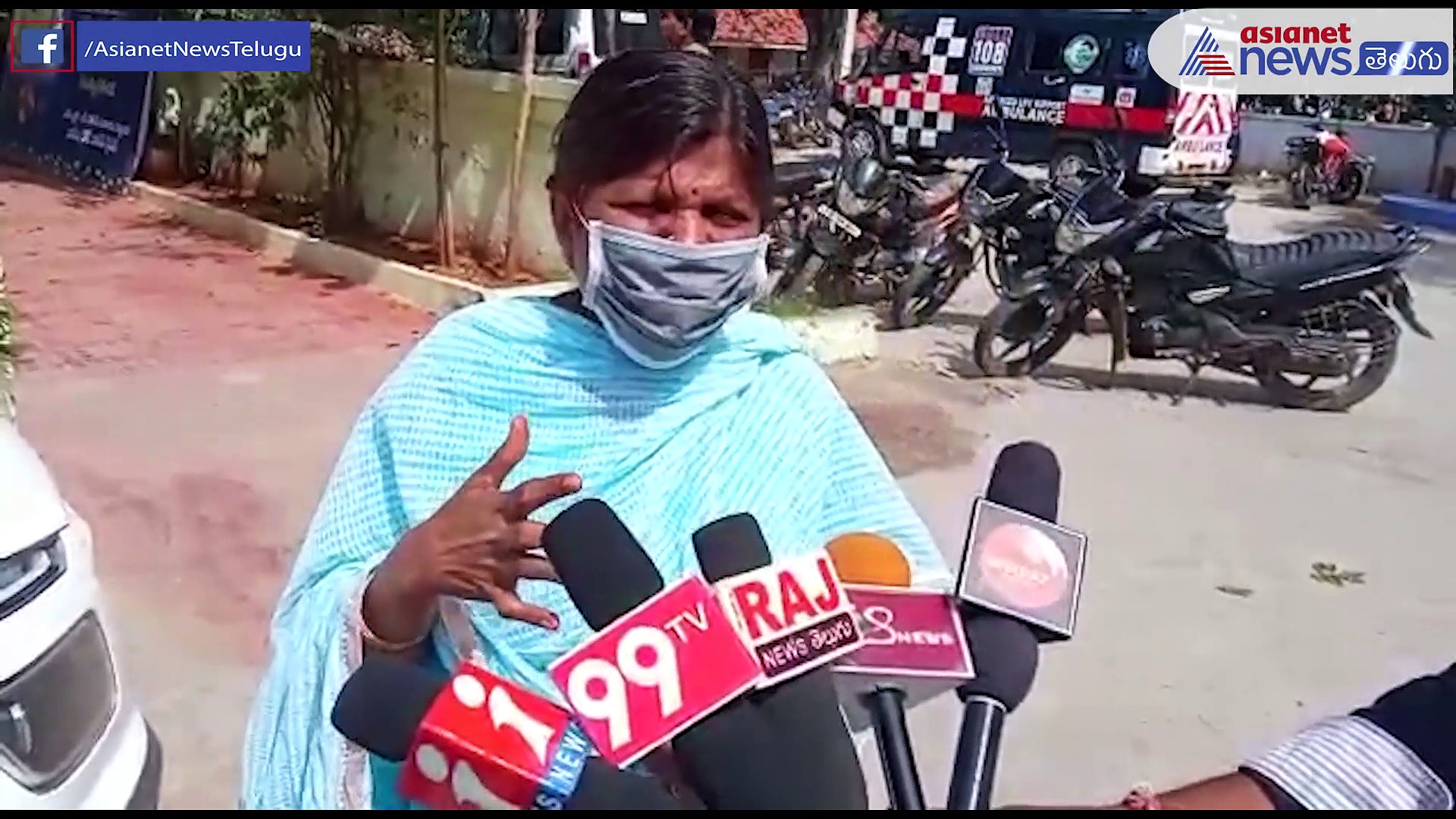 పక్కన కూర్చోబెట్టుకుని వెకిలి చేష్టలు... బాపట్ల కలెక్టరేట్ ఉద్యోగిని వేధింపు ఆరోపణలు 