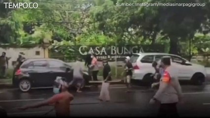 Aksi Lempar Batu saat Demo Mahasiswa Papua di Denpasar Bali