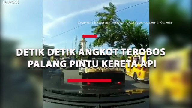Detik detik Angkot Terobos Palang Pintu Kereta Api, Sopir Selamat 5 Orang Tewas