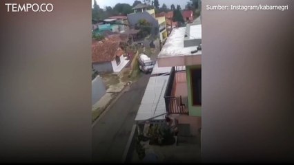Viral Truk Mundur Tak Kuat Nanjak di Dago Giri Lembang