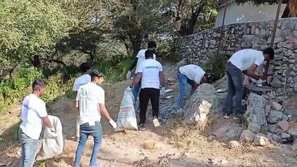 वन क्षेत्र में किया श्रमदान