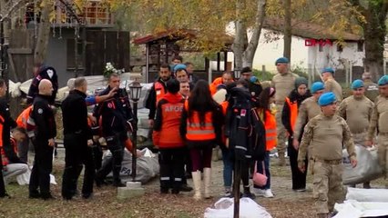 EVİNDE KALAMAYACAKLAR İÇİN AFAD ÇADIRLARI KURULUYOR