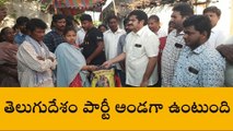 తూర్పు గోదావరి: రోడ్డున పడేసిన అగ్నిప్రమాదం... టీడీపీ నేతల ఆర్థీక సాయం