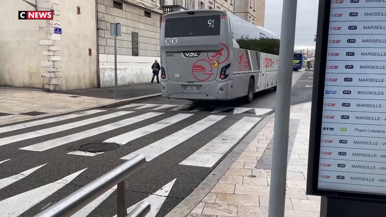 Un chauffeur de bus impose des versets du Coran...