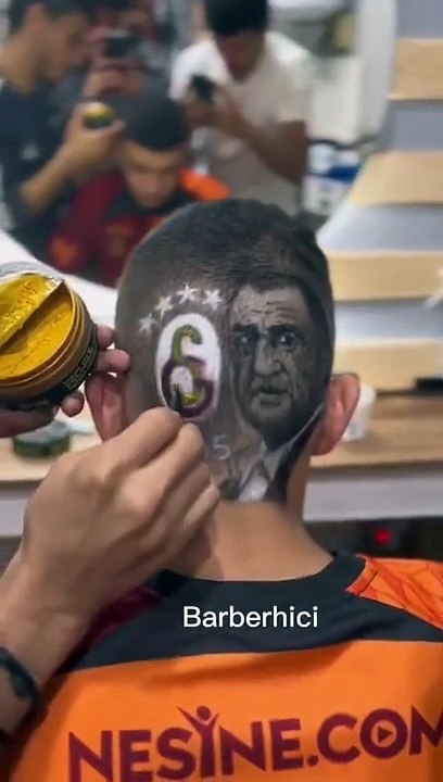Galatasaraylı taraftar Fatih Terim'i kafasına kazıttı!