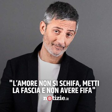 Il rap di Fiorello in difesa del simbolo a favore dei diritti della comunità LGBTQ+