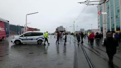 Taksim Meydanı'nda Kırgız turist bavulunu unuttu, polis alarma geçti