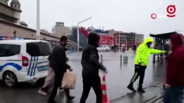 Taksim Meydanı'nda bulunan valiz, polis ekiplerini hareket geçirdi