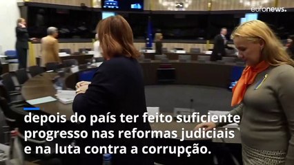 Bruxelas termina vigilância do estado de direito na Roménia