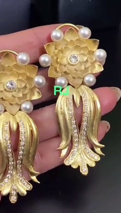 Latest Gold Studs Earrings - Earrings Designs