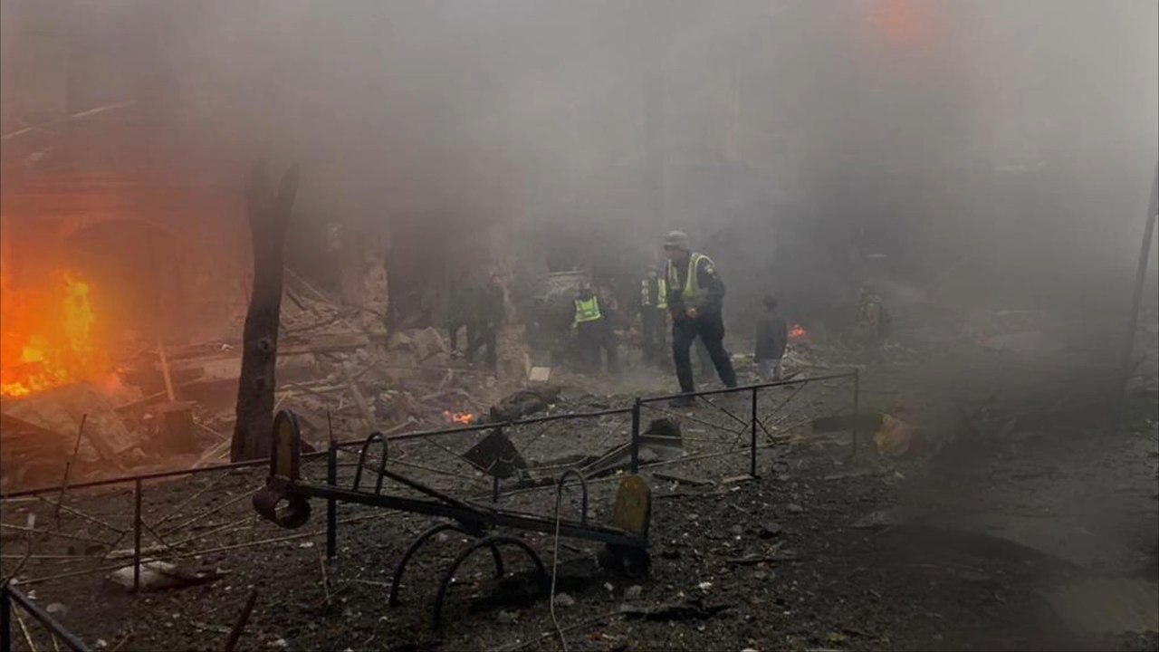 Luftangriffe auf Kiew: Tote, Strom- und Wasserausfall