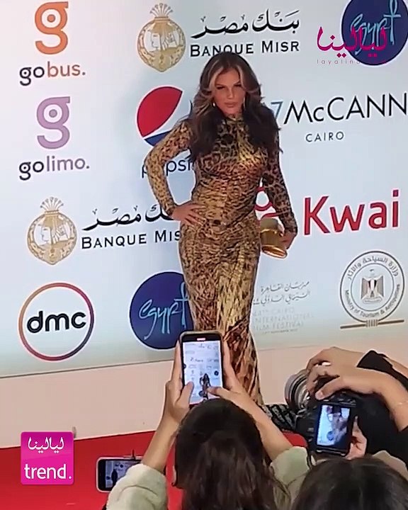 فيدرا بإطلالة صادمة ونيكول سابا تعيد ارتداء فستانها مع عادل إمام .. هكذا ظهرت النجمات ع الريد كاربت