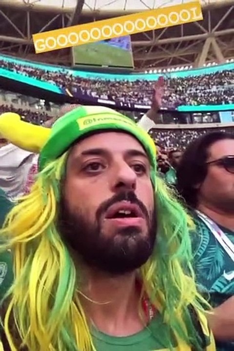 سافويا قائد رابطة البرازيل :  - ولع الملعب سعودي يلعب ، و فرحه هستيريه بهدف السعوديه الثاني في الارجنتين
