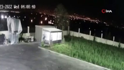 Deprem sırasında esrarengiz olay: Saniye saniye kamerada