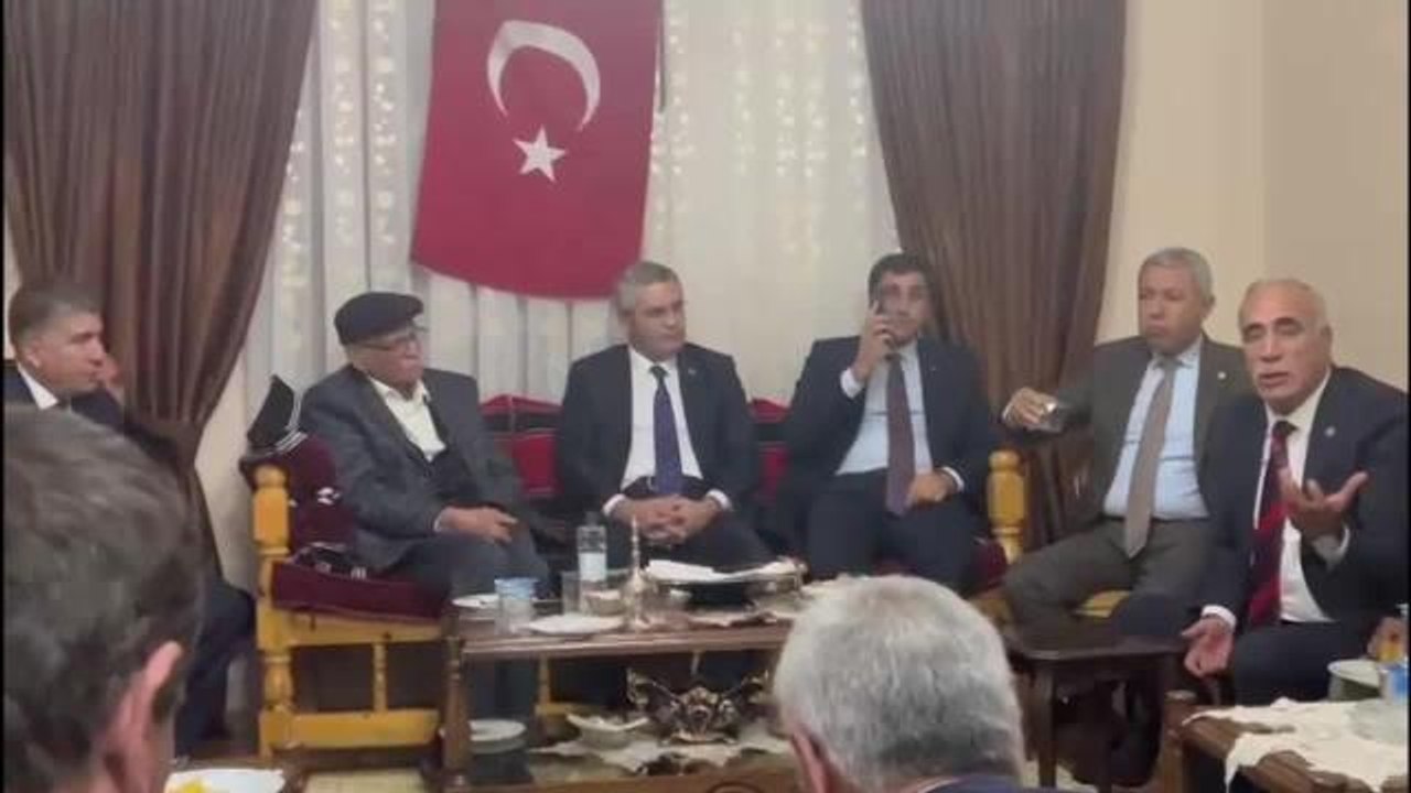 Oğuz Kaan Salıcı, İstiklal Madalyası Sahibi Barutçuzade İmam Efendi'nin Torununa CHP Rozeti Taktı