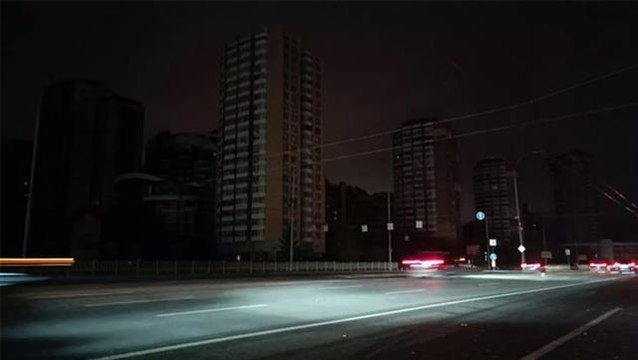 Ruslar bu sefer altyapıyı hedef aldı! Füze saldırısı sonrası Avrupa'da 2 ülke karanlığa gömüldü