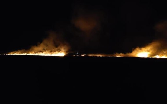 Yüksekova'daki Nehil Sazlığı'nda çıkan yangın kontrol altına alınmaya çalışılıyor