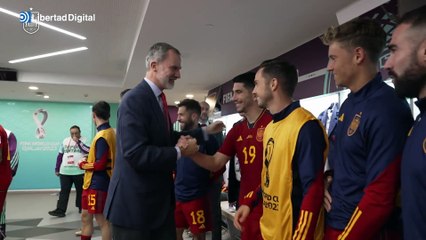 La efusiva felicitación de Felipe VI a la Selección tras su victoria en el debut del Mundial