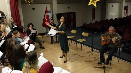 Öğretmenlerden oluşan koro sahne aldı