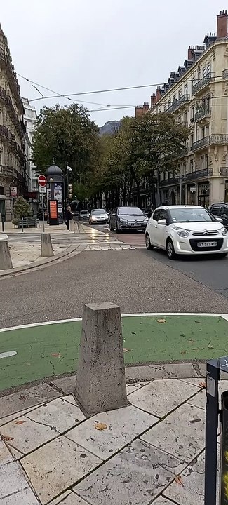 Frensh City - Grenoble - Centre Ville - #France #Grenoble #City (45)