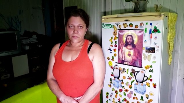 Mulher pede ajuda com alimentos, em Cascavel