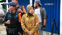 Momen Mensos Risma Kepentok Spion Saat Tinju Lokasi Gempa Cianjur
