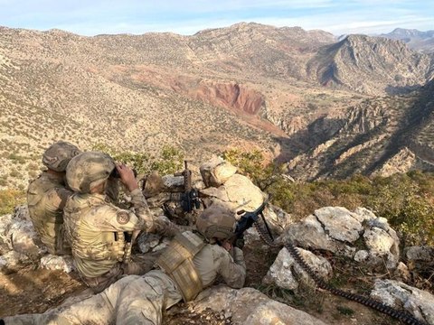Şırnak ve Siirt'te 'Eren Abluka Sonbahar-Kış-15 Şehit Jandarma Uzman Çavuş Fatih Berkay Akgün Operasyonu' başlatıldı