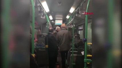 BAKIRKÖY'DE YOLCULARLA TARTIŞAN İETT ŞOFÖRÜ ARACI HAREKET ETTİRMEDİ