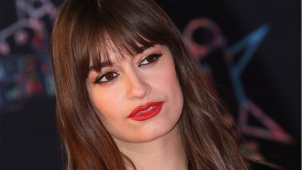 GALA VIDEO - “J’ai été une enfant moquée” : Clara Luciani émue en évoquant son passé