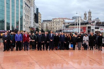 TAKSİM'DE ÖĞRETMENLER GÜNÜ İÇİN TÖREN