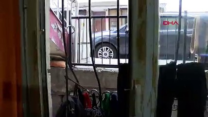 Genç kadın ve annesinin dehşet anları! Nacakla pencereye dayanıp tehdit etti