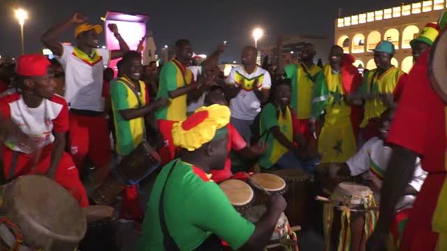 Senegal fans in fine voice ahead of Qatar clash