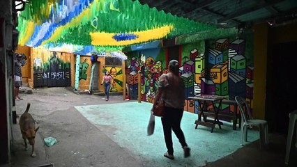 "Fini la politique, place au foot": les Brésiliens s'enflamment pour le Mondial