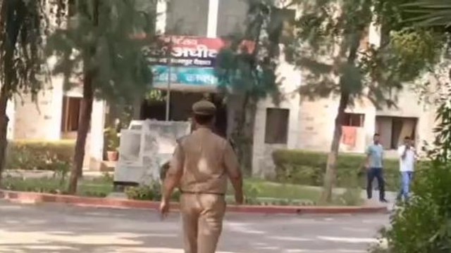 कानपुर देहात: खाकी हुई दागदार, पुलिस की कार्यशैली से परेशान पीड़ित ने एसपी से लगाई गुहार