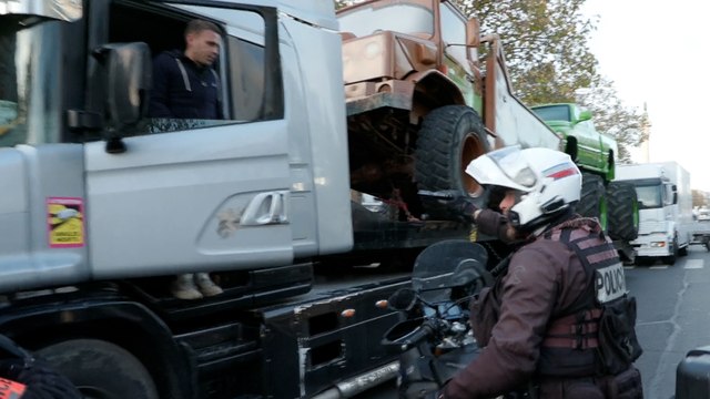Barrage de police forcé, blocages…. La manifestation pour l’accueil des cirques en ville dégénère à Paris