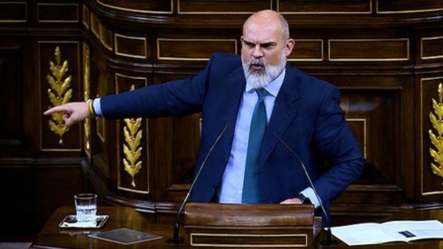 Vox se mofa de los insultos a Montero y proclama a gritos un apocalipsis comunista lleno de sangre