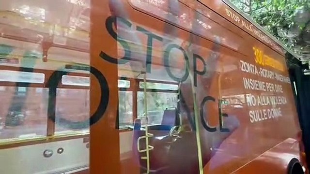 Debutta a Palermo il Bus in livrea, per dire No alla violenza nei confronti delle donne